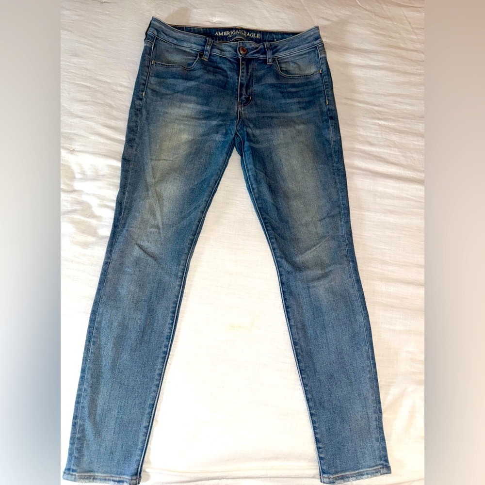 American Eagle Light Wash “Super Super Stretch” Skinny Jeans 12R